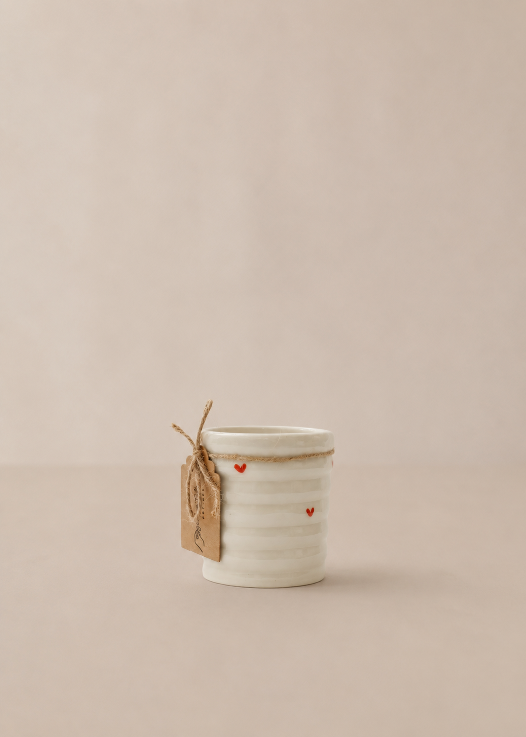Creamy Ribbed Tumbler w Red Hearts